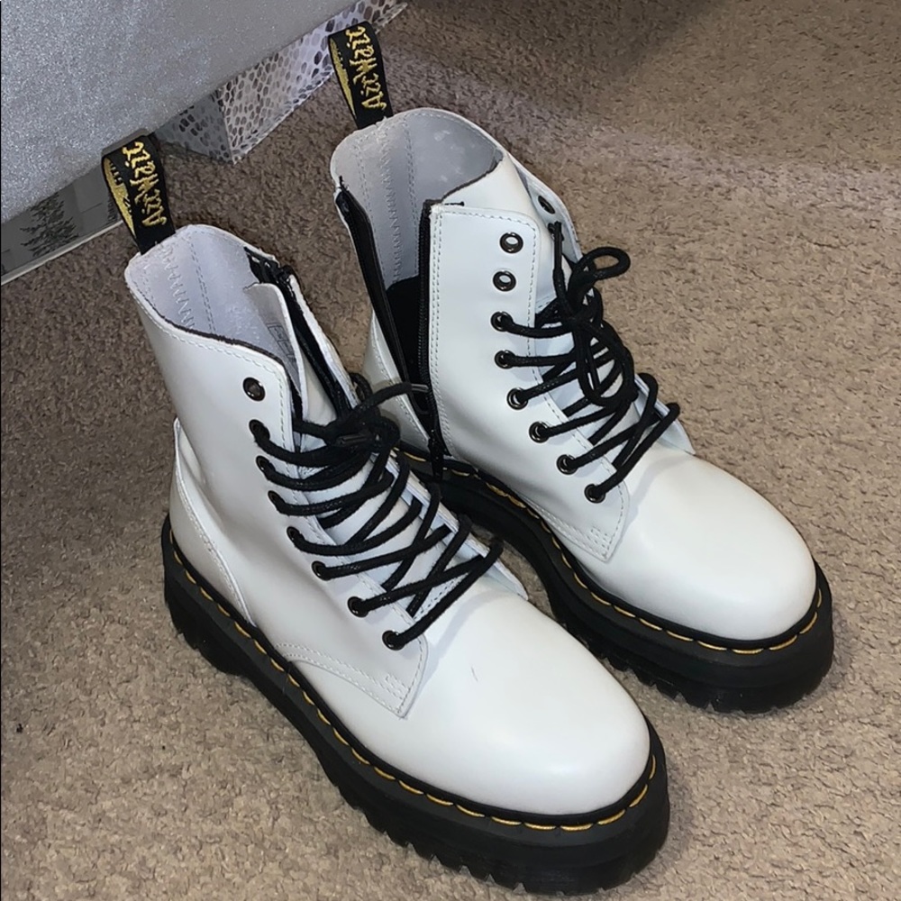 WHITE DOC MARTENS